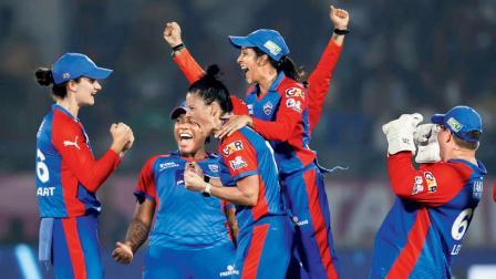 દિલ્હી ૮ પૉઇન્ટ સાથે ડિફેન્ડિંગ ચૅમ્પિયન મુંબઈ ઇન્ડિયન્સને પાછળ છોડીને એલિમિનેટર મૅચમાં પહોંચ્યું