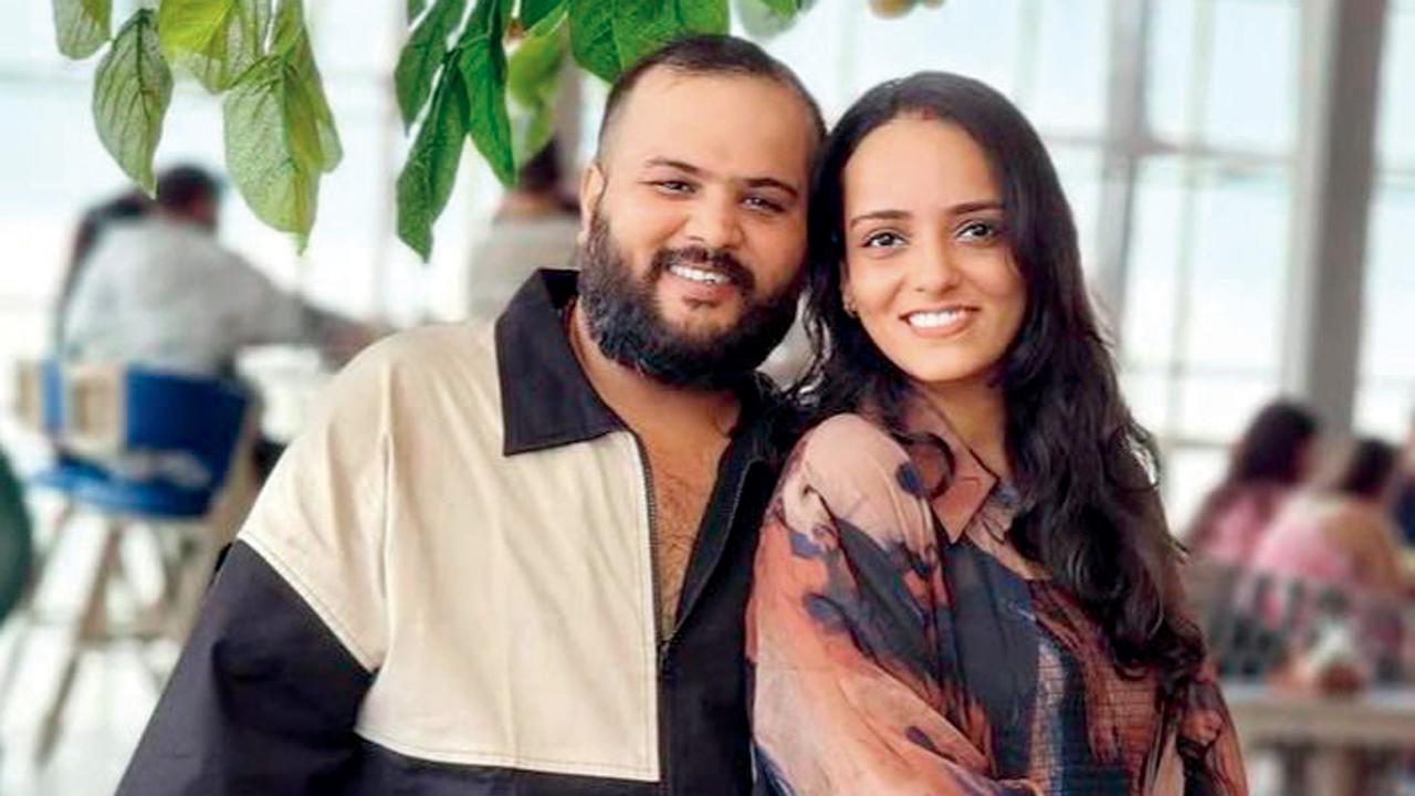 ધ્રુમિલ પટેલ અને તેની પત્ની મીનળ