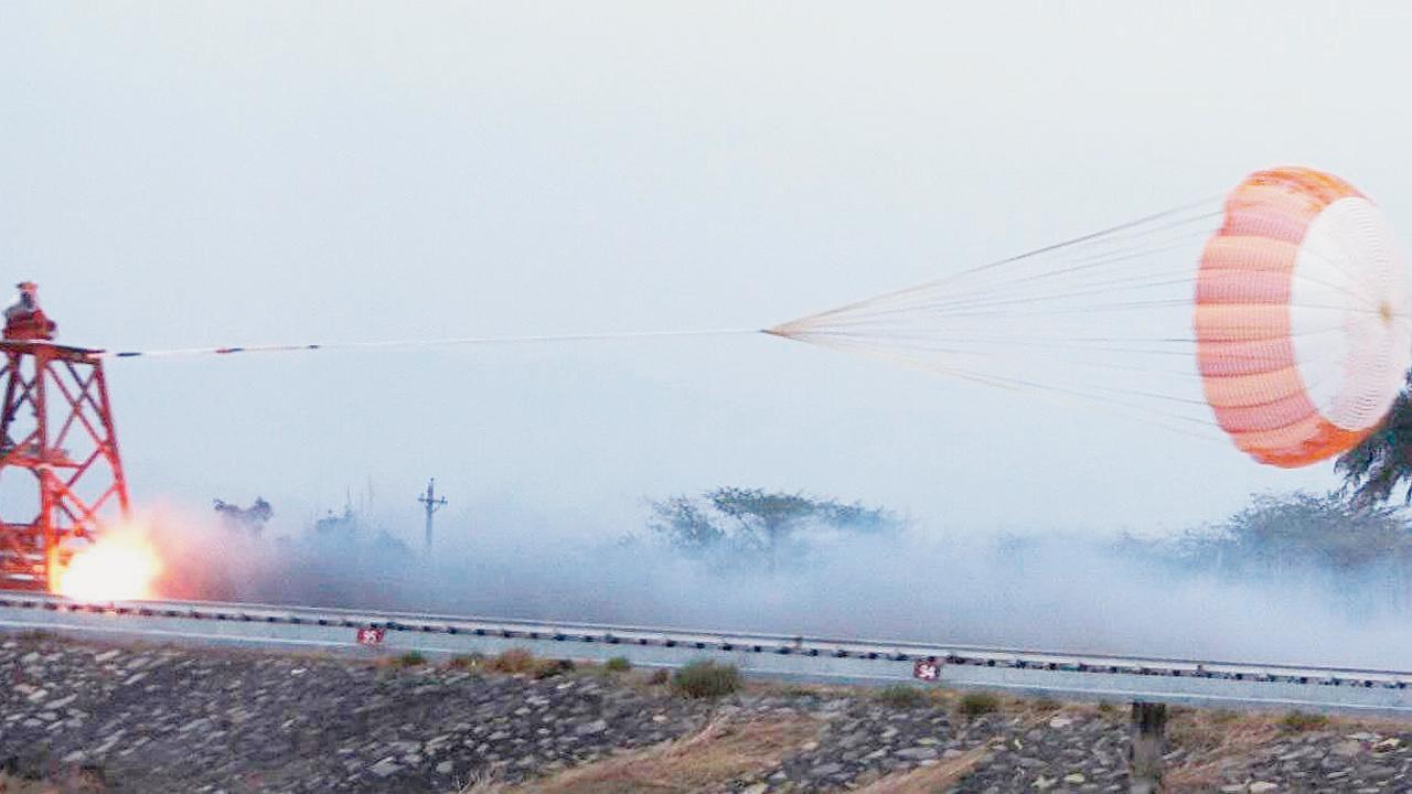 બુધવારે ચંડીગઢમાં ડ્રૉગ પૅરૅશૂટનું સફળ પરીક્ષણ થયું હતું