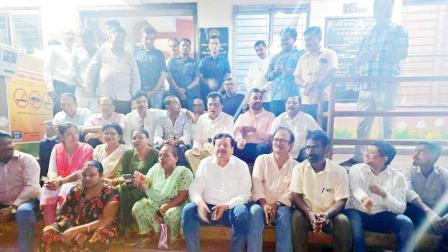 ઘાટકોપર પોલીસ-સ્ટેશનની બહાર BJPના નેતાઓનાં ધરણાં