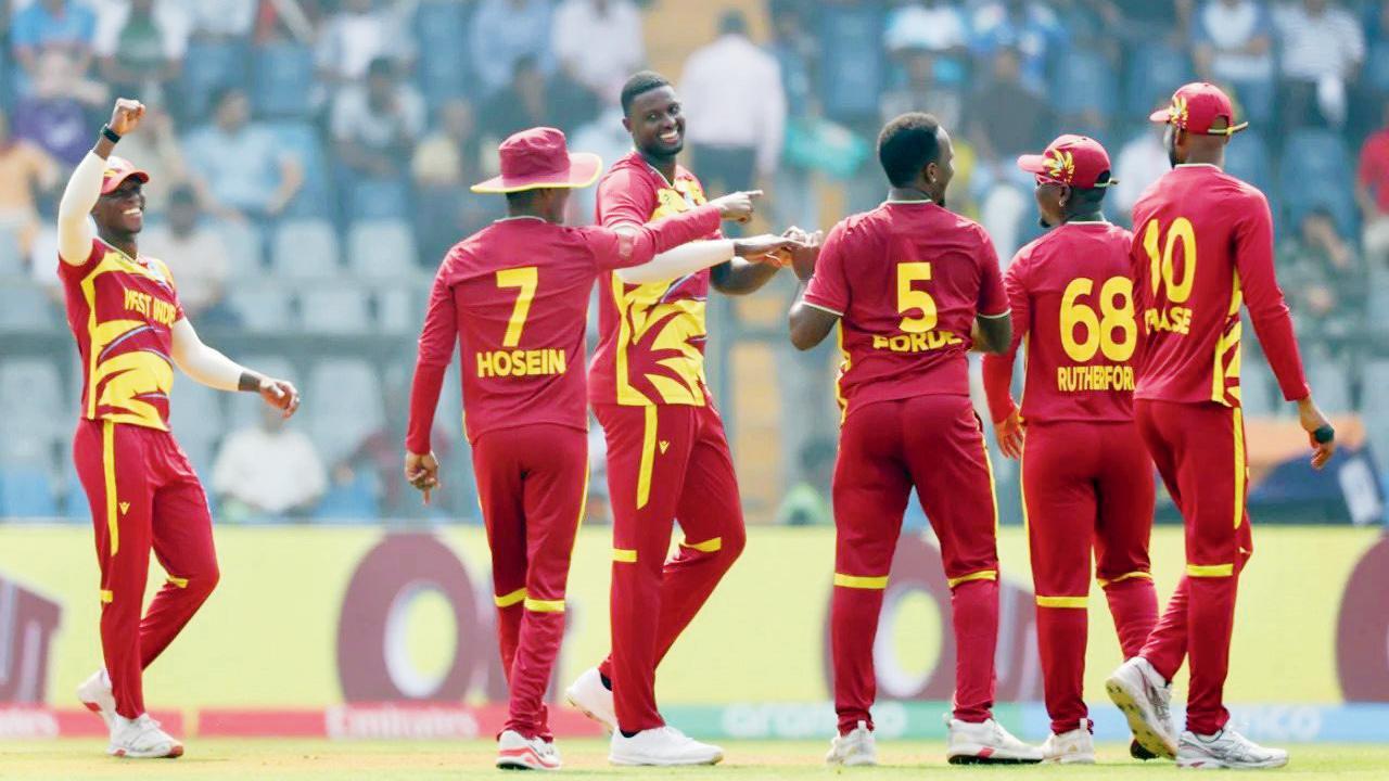 કૅરિબિયન ફાસ્ટ બોલર જેસન હોલ્ડર ૨૭ રનમાં ૪ વિકેટ લઈને પ્લેયર ઑફ ધ મૅચ બન્યો હતો.