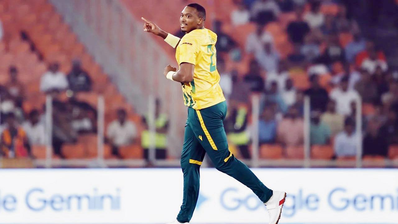 સાઉથ આફ્રિકાનાે લુન્ગી ઍન્ગિડી ૪ વિકેટ લઈને મૅચનો હીરો બન્યો હતો