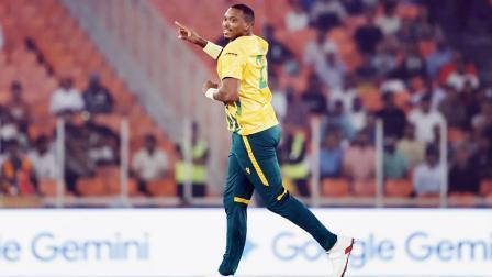 સાઉથ આફ્રિકાનાે લુન્ગી ઍન્ગિડી ૪ વિકેટ લઈને મૅચનો હીરો બન્યો હતો