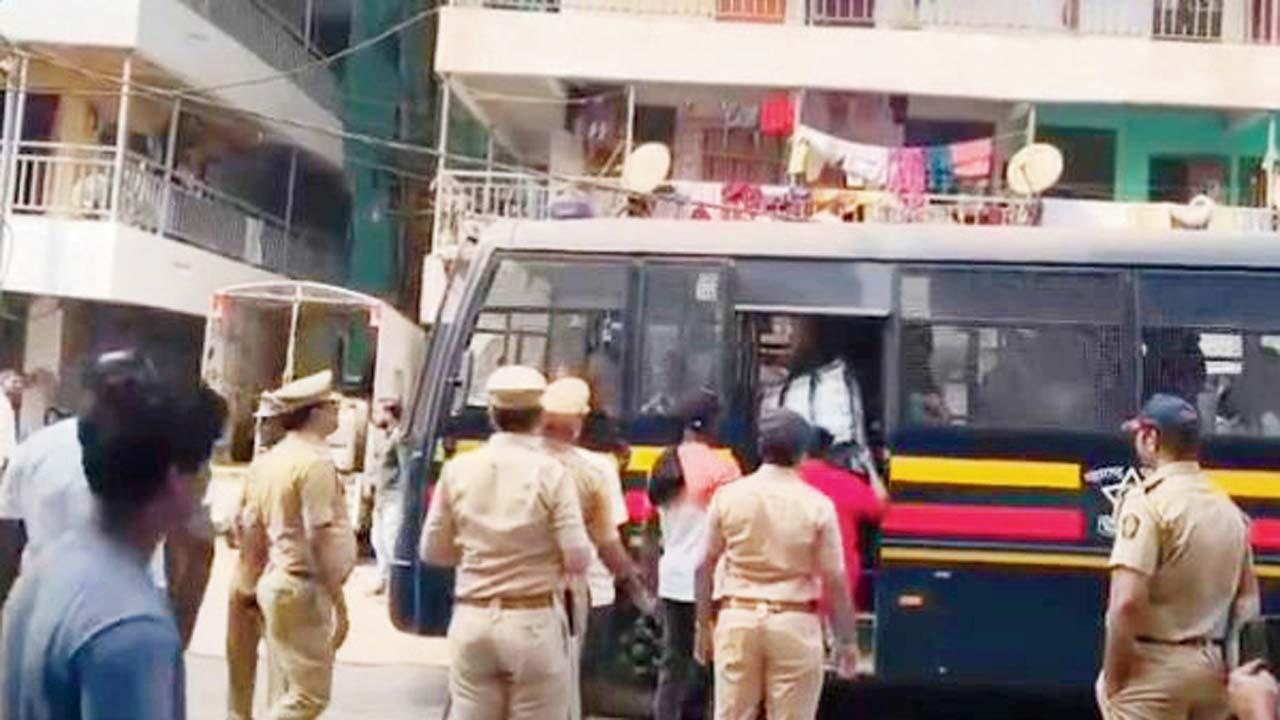 નાલાસોપારામાં ગઈ કાલે પોલીસે કાર્યવાહી દરમ્યાન નાઇજીરિયન લોકોની ધરપકડ કરી હતી.