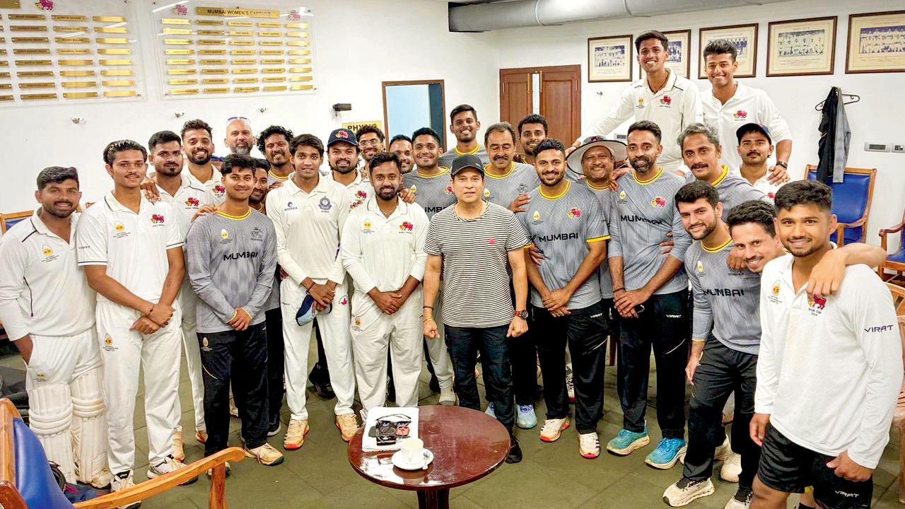 ક્વૉર્ટર ફાઇનલ પહેલાં માસ્ટર બ્લાસ્ટર સચિન તેન્ડુલકરે ડ્રેસિંગરૂમમાં પ્લેયર્સ સાથે મુલાકાત કરી તેમને મૅચ માટે પ્રોત્સાહિત કર્યા હતા