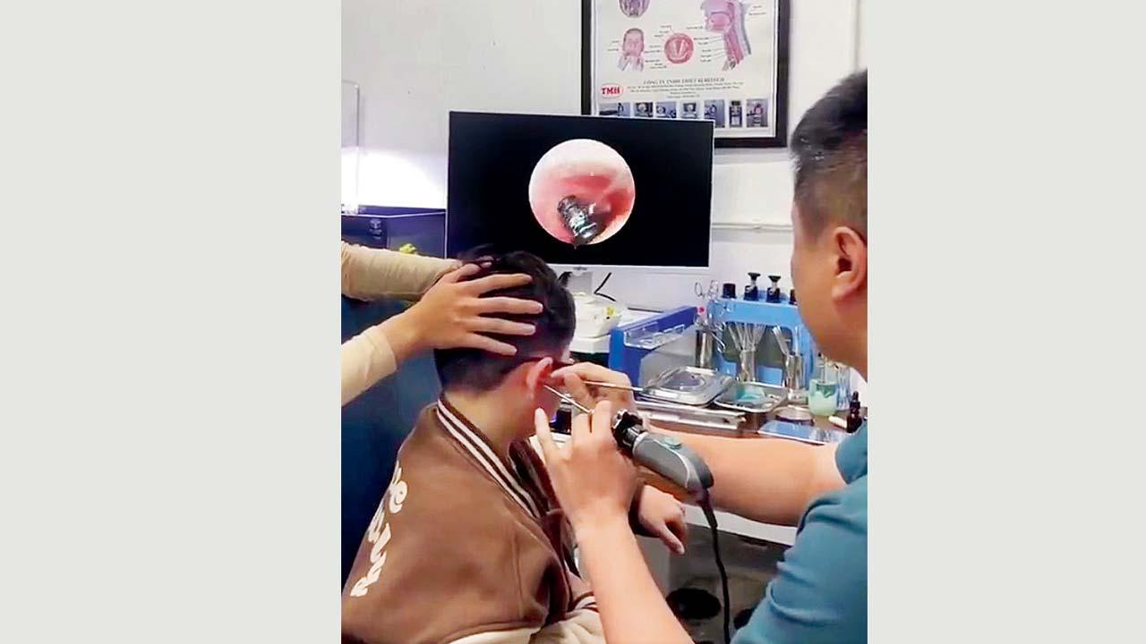 બાળકનું કુતૂહલ ક્યારેક મોટી દુર્ઘટના ન સર્જે એ માટે નાક-કાનની થોડીક પીડા પણ અવગવણી નહીં.