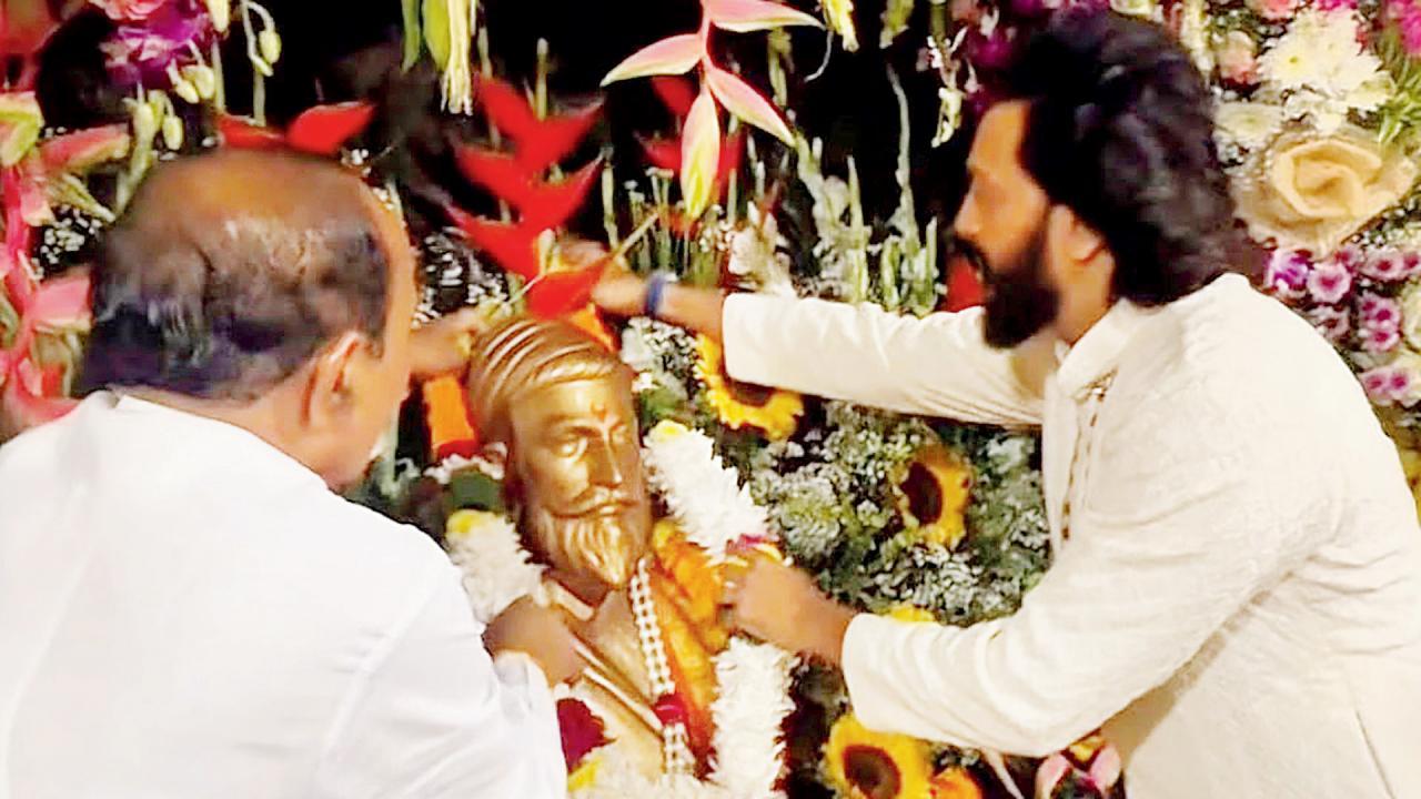 રિતેશ દેશમુખે લીધી શિવનેરી કિલ્લાની મુલાકાત