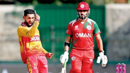 સિકંદર રઝાએ T20 વર્લ્ડ કપની પહેલી મૅચમાં ઓમાન સામે સ્પિનર તરીકે જબરદસ્ત બોલિંગનું પ્રદર્શન કરતાં ૧૭ રન આપીને એક વિકેટ લીધી હતી. 