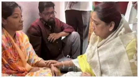 સુનેત્રા પવારે, વિદિપ જાધવનાં પત્ની સાથે આત્મિયતાથી વાત કરી હતી- તસવીર સોશ્યલ મીડિયા