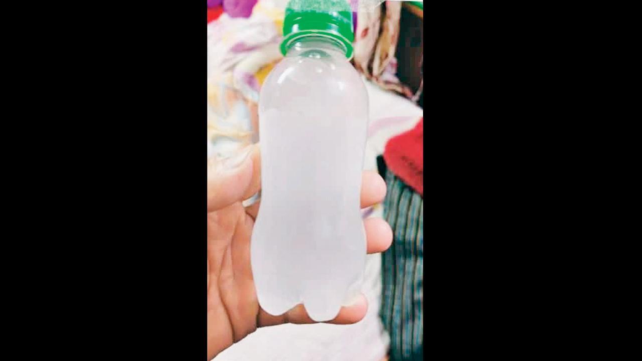 ૩૦ ઘરોને પીવાનું પાણી પૂરું પાડતી ટાંકીમાં જંતુનાશક દવા ભેળવી દેવામાં આવી