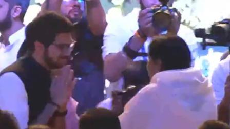 અજિત પવારની પ્રાર્થના સભામાં UBT નેતા આદિત્ય ઠાકરે નાયબ CM સુનેત્રા પવારને મળ્યા