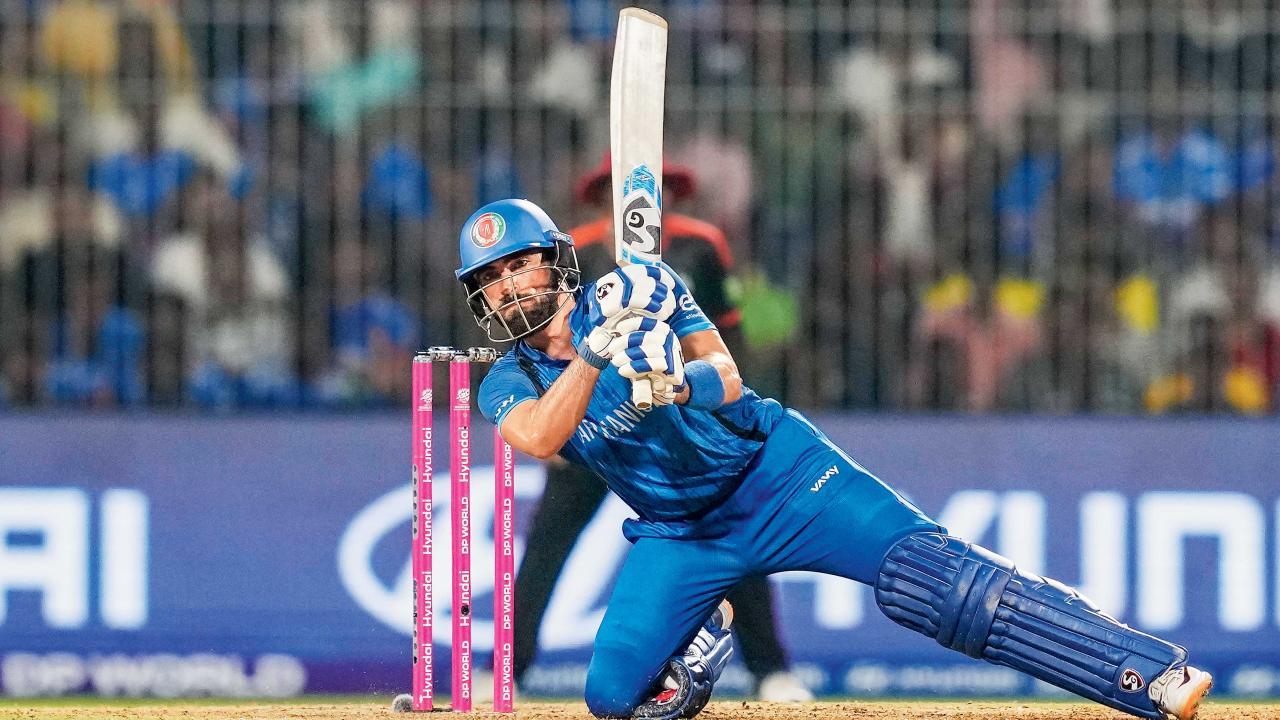 ભારતીય મૂળના કૅનેડાના ૩૭-૩૭ વર્ષના ક્રિકેટર્સ નવનીત ધાલીવાલ અને રવિન્દરપાલ સિંહે નિવૃત્તિની જાહેરાત કરી હતી. કૅનેડાની ટીમે મૅચ પહેલાં તે બન્નેને ગાર્ડ ઑફ ઓનર આપ્યું હતું.