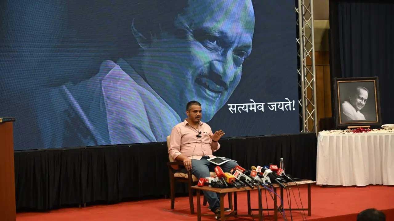 Photos: રોહિત પવારે અજિત પવારના વિમાનની દુર્ઘટમાં આંતરરાષ્ટ્રીય તપાસની માગ કરી