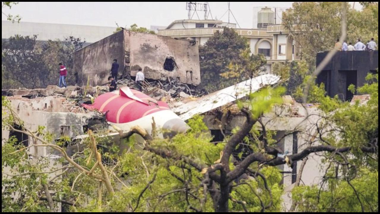 અમદાવાદમાં બનેલી ગોઝારી વિમાન-દુર્ઘટના