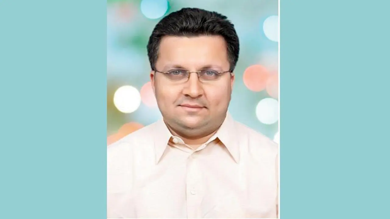 અંકિત શાહ એક અનુભવી પ્રોજેક્ટ મૅનેજમેન્ટ પ્રોફેશનલ હોવાની સાથે રણનીતિકાર, તાર્કિક વિચારક, પરિસ્થિતિ વિશ્લેષક, કુશળ સંવાદક અને લેખક છે