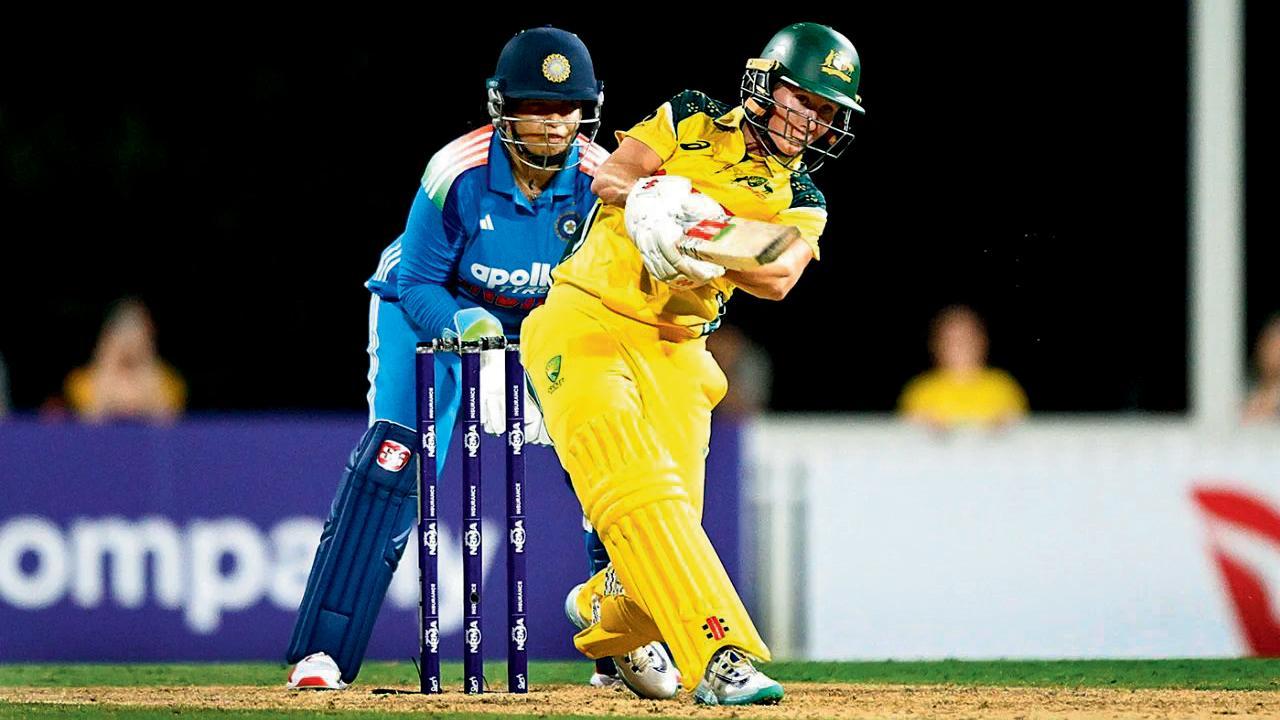 ઑસ્ટ્રેલિયાની વિકેટકીપર-બૅટર બેથ મૂની ૭૯ બૉલમાં પાંચ ફોર અને બે સિક્સના આધારે ૭૬ રનની મૅચવિનિંગ ઇનિંગ્સ રમી હતી.