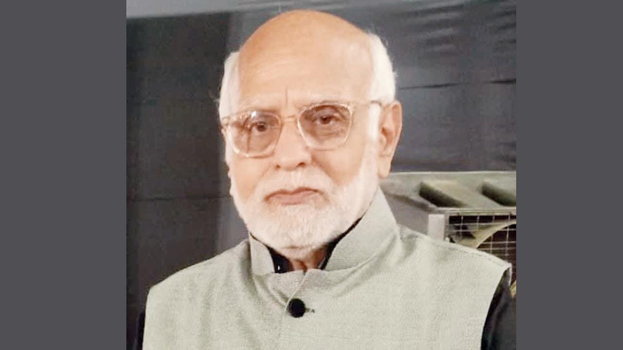 મુલુંડમાં રહેતા ભૂપેન્દ્ર ઠક્કર સર્વ શક્તિ ફાઉન્ડેશનના સંસ્થાપક છે અને સાથે મુંબઈની હાલાઈ લોહાણા મહાજન વાડીના ટ્રસ્ટીપદે કાર્યરત છે.