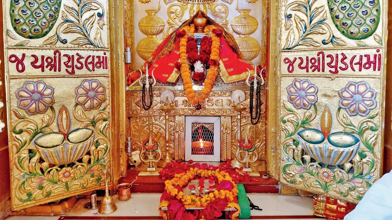 મંદિરમાં ચુડેલમાતાજીની જ્યોત.