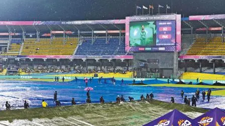 વરસાદ રાતે ૯ વાગ્યા સુધી ન રોકાતાં મૅચ રદ કરવી પડી.