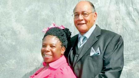 પતિના મૃત્યુનો આઘાત એટલો કે પત્નીએ ૮ મહિનાથી પતિની કબરને જ ઘર બનાવી લીધું હતું