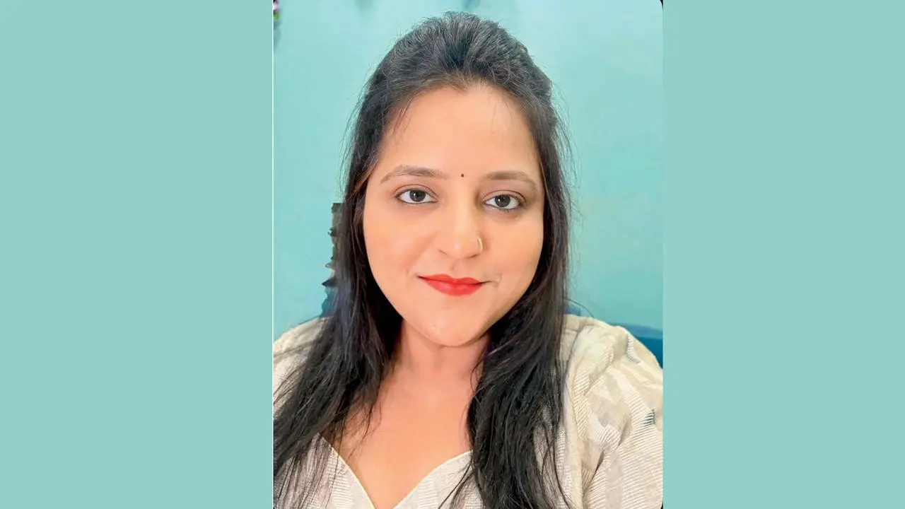 દેવિશા જાટકિયા ડિજિટલ ઍડ્વાઇઝર અને સોશ્યલ મીડિયા મેન્ટલ હેલ્થ એજ્યુકેટર છે તેમ જ વોકલ ફૉર લોકલને પ્રમોટ કરતાં ડિજિટલ પ્લૅટફૉર્મ અને કમ્યુનિટી અપની ઇન્ડિયન ગલીનાં ફાઉન્ડર છે. 