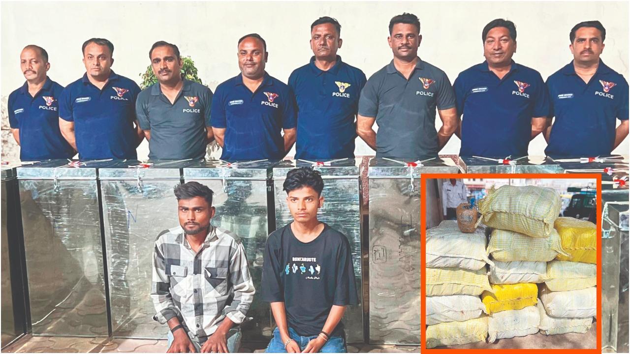 કાંદાની ગૂણીઓમાં ગાંજો છુપાવીને લાવ્યા હતા. 