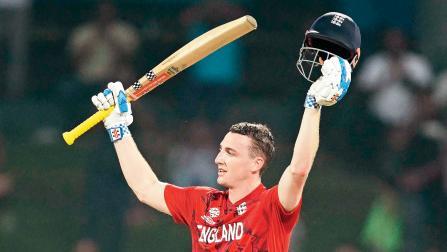 હૅરી બ્રૂકે ૫૧ બૉલમાં ૧૦ ફોર અને ૪ સિક્સ સાથે ફટકારી સેન્ચુરી.