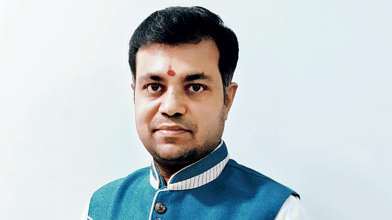 હિરેન હરિયા મુલુંડની એન્જિનિયરિંગ ફર્મમાં મૅનેજર તરીકે કાર્યરત છે