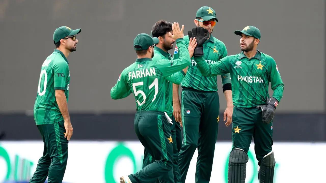 પાકિસ્તાનની ક્રિકેટ ટીમ (તસવીર: મિડ-ડે)