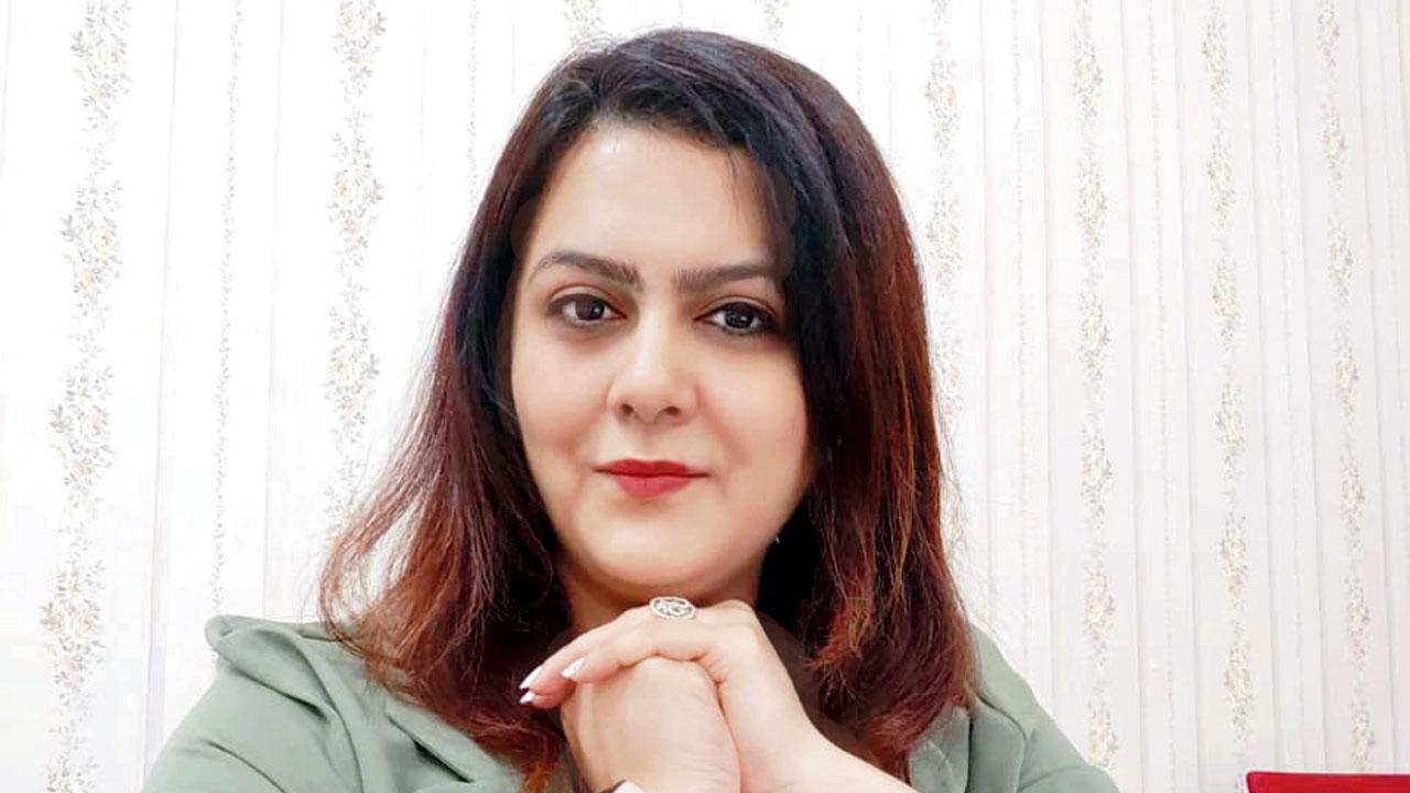 કિન્નરી કોટેચા મુંબઈનાં જાણીતાં એજ્યુકેશનિસ્ટ છે અને સાથે મહારાષ્ટ્ર સ્તરે ઍકૅડેમિક ઑડિટ, ટ્રેઇનિંગ અને સ્કૂલ ઇમ્પ્રૂવમેન્ટ વિભાગ સાથે સંકળાયેલાં છે.