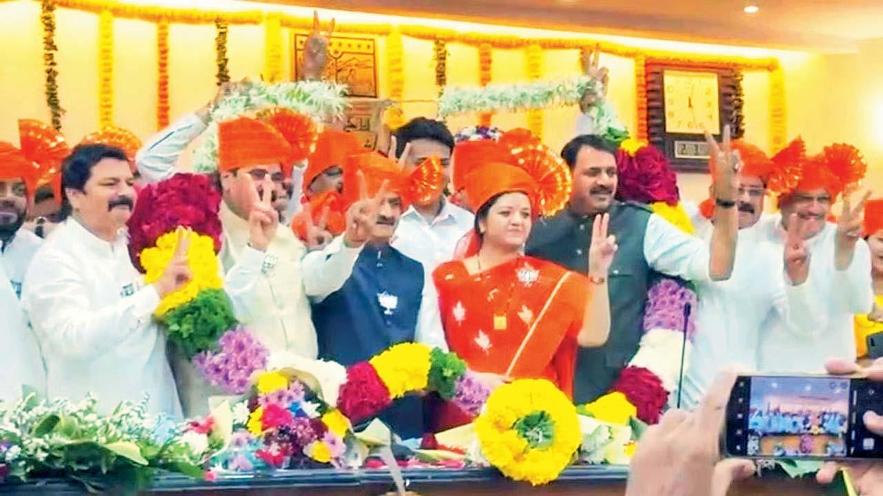 MBMCમાં ડિમ્પલ મહેતા મેયર તરીકે ચૂંટાઈ આવ્યાં છે. 