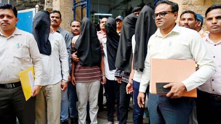 ગઈ કાલે એસ્પ્લેનેડ કોર્ટમાં પાંચેય આરોપીઓને રજૂ કરવામાં આવ્યા હતા.  (તસવીર : અતુલ કાંબળે)