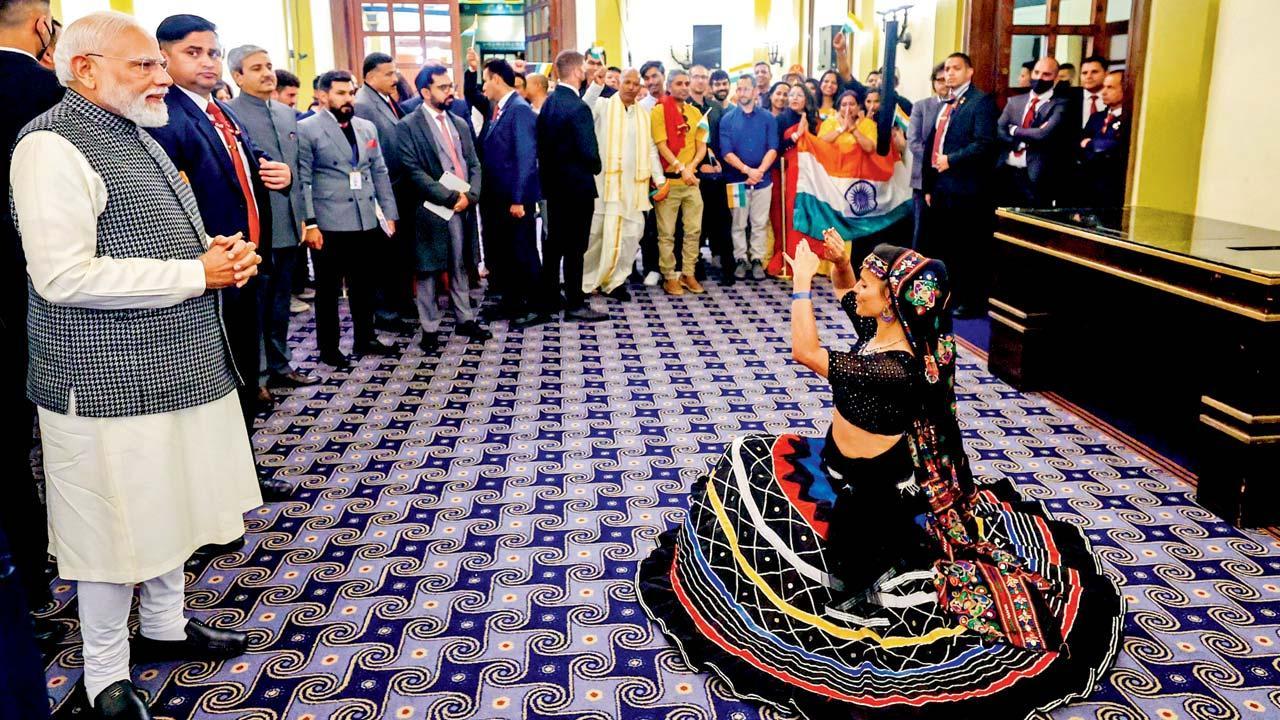 ગઈ કાલે ઇઝરાયલના પાટનગર તેેલ અવિવમાં ભારતીય સમુદાયે નરેન્દ્ર મોદીનું સાંસ્કૃતિક સ્વાગત કર્યું હતું.