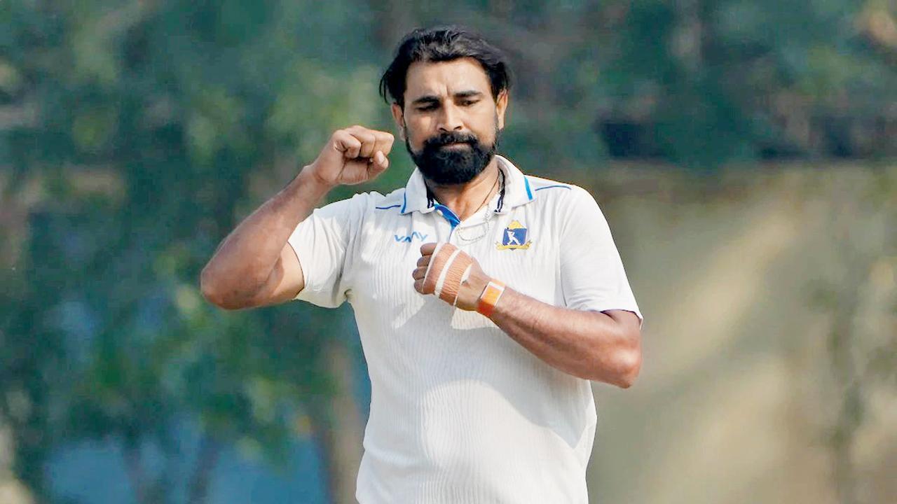 બંગાળના ફાસ્ટ બોલર મોહમ્મદ શમીએ ૨૨.૧ ઓવરમાં ૯૦ રન આપીને ૮ વિકેટ ઝડપી હતી