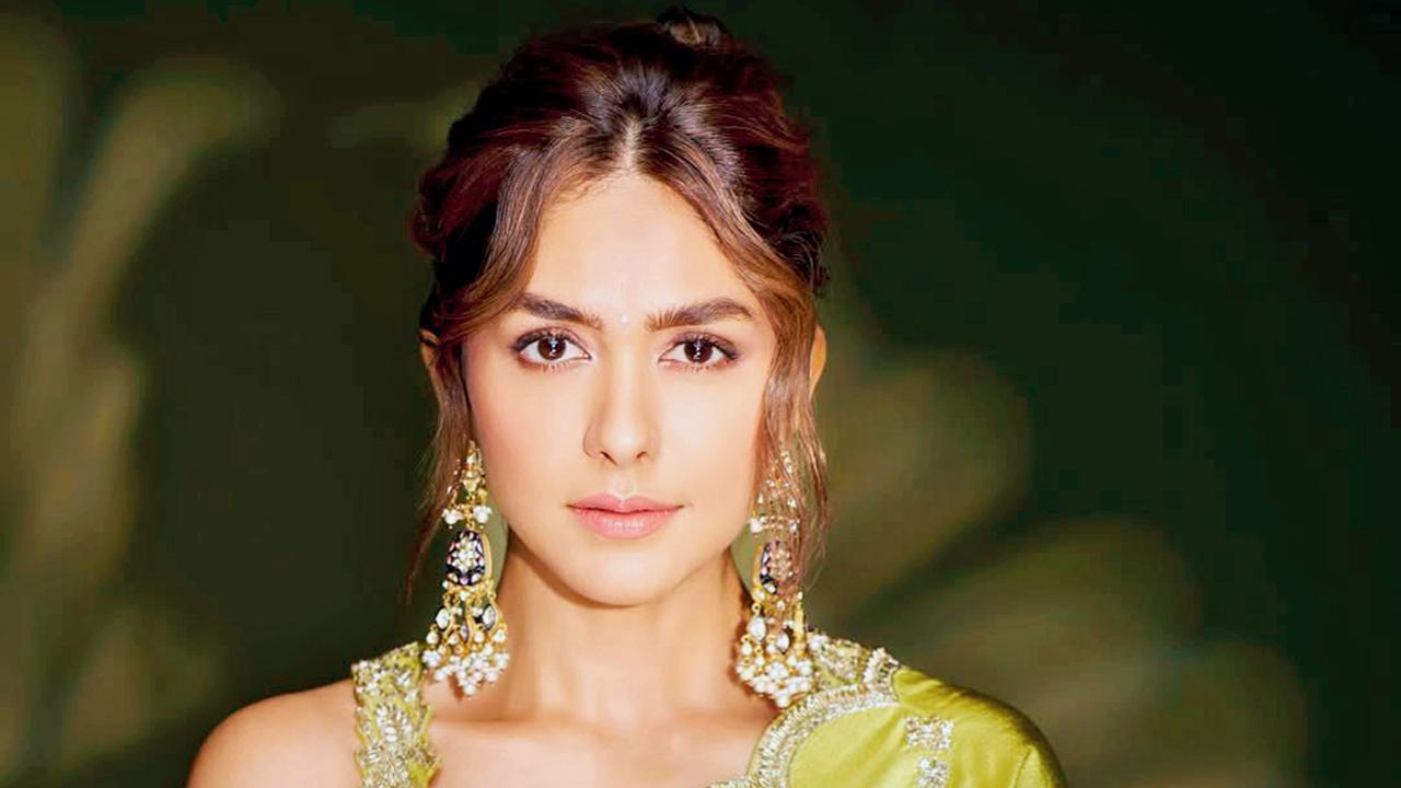 મૃણાલ ઠાકુર