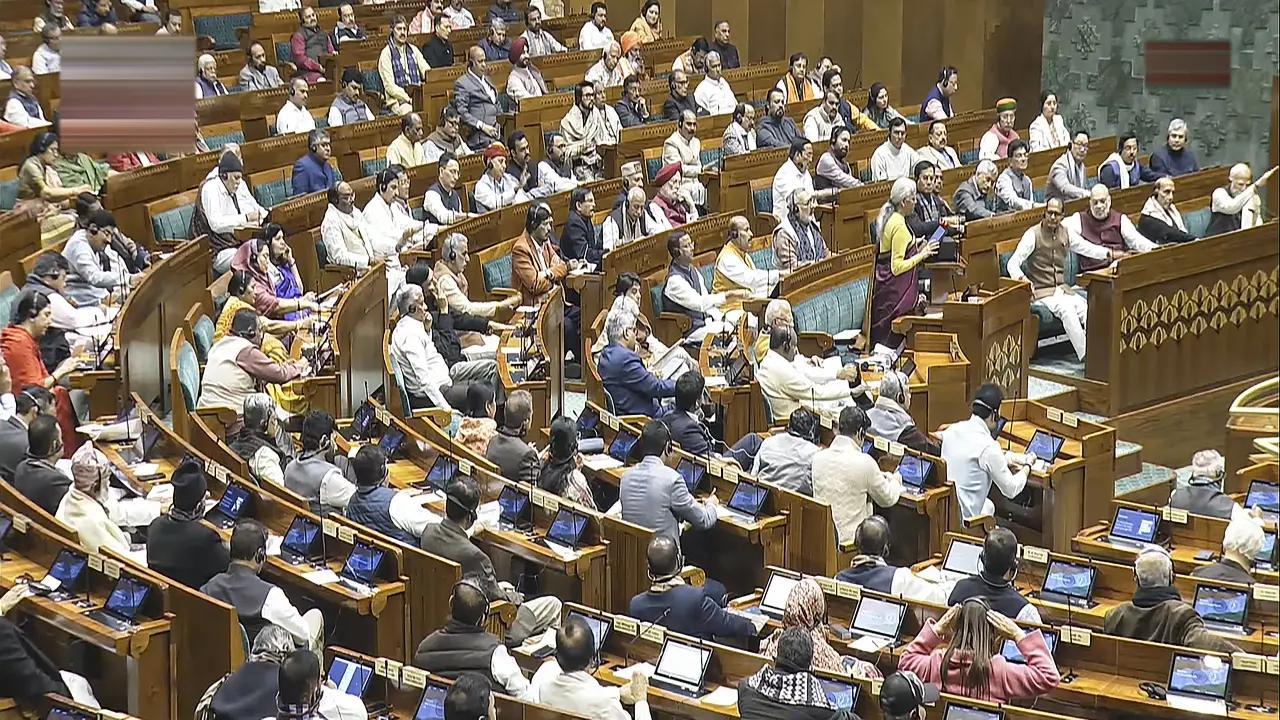 નિર્મલા સીતારમણે સતત નવમું બજેટ રજૂ કર્યું (તસવીર: મિડ-ડે)