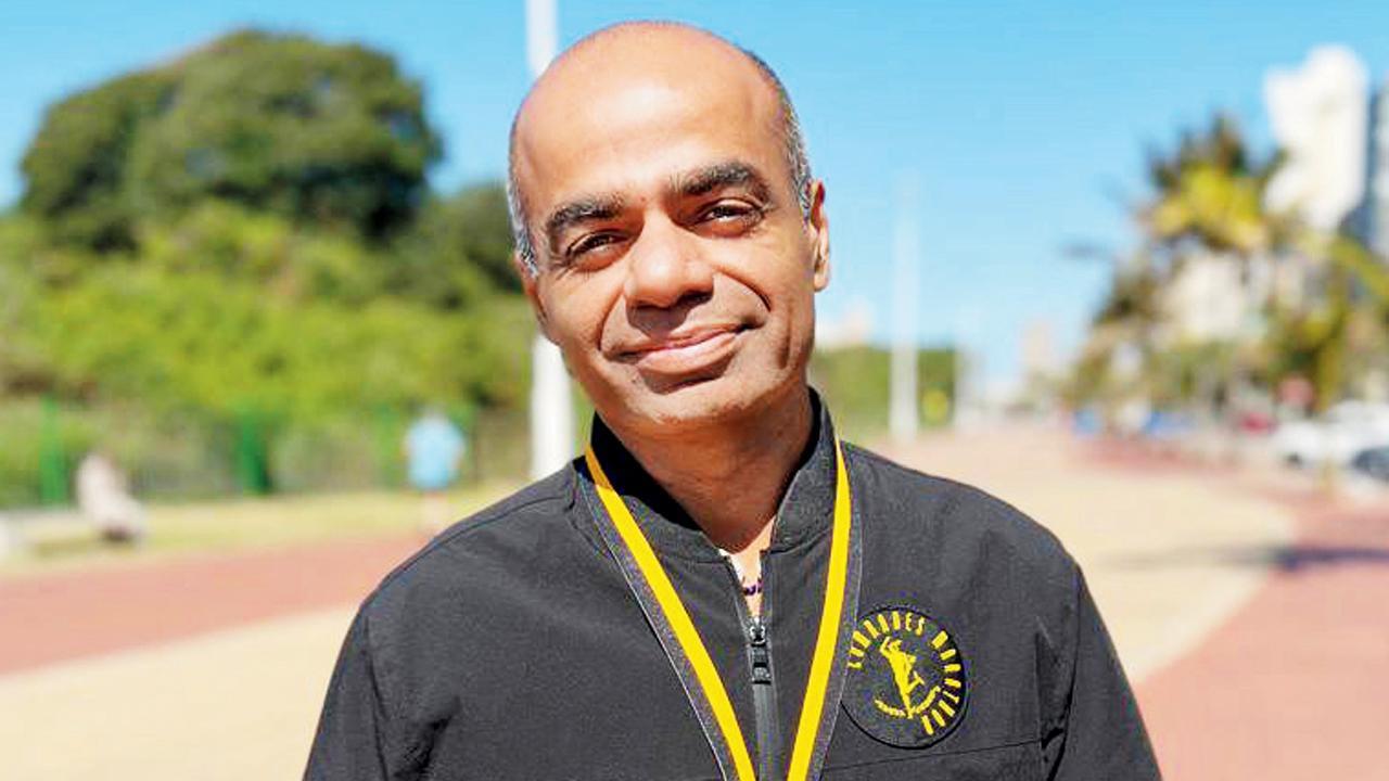 ભારત, અમેરિકા અને યુરોપિયન શૅરમાર્કેટમાં ત્રણ દાયકાનો અનુભવ ધરાવતા પ્રશાંત મોદી દેશના અગ્રણી વેલ્થ-હાઉસમાં ગ્રુપ ગ્લોબલ કમ્પ્લાયન્સ હેડ તરીકે કાર્યરત છે અને સાથે તેઓ  પૅશનેટ રનર છે. સાઉથ આફ્રિકાની કપરી કૉમરેડ્સ અલ્ટ્રા મૅરથૉન સતત ૬ વખત પૂર્ણ કરી ચૂક્યા છે.