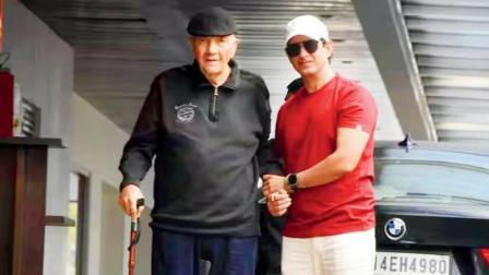 રેસ્ટોરાંમાંથી બહાર આવતી વખતે પ્રેમ ચોપડા જમાઈ શર્મન જોશી સાથે