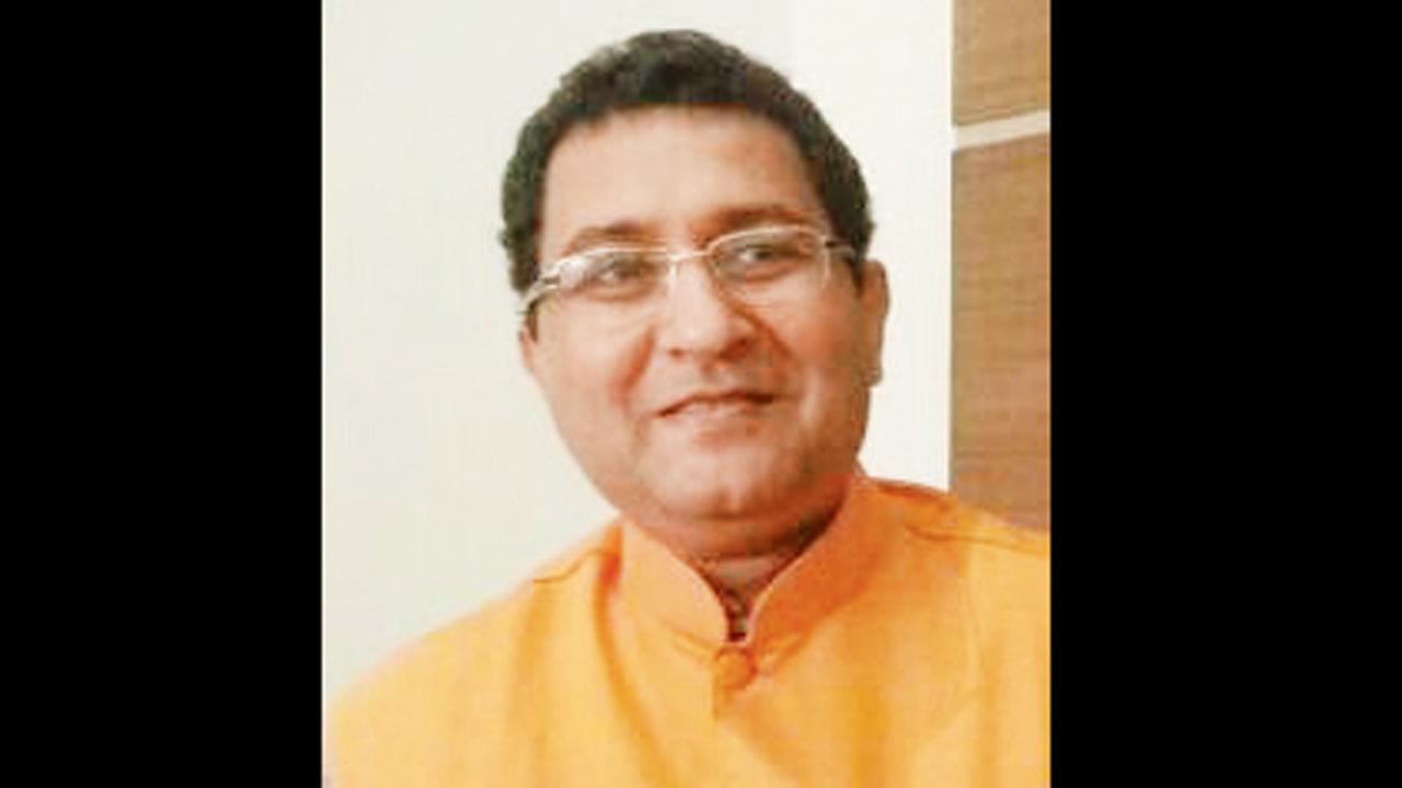 રાજેશ દોશી ઉર્ફે કાઠિયાવાડી મુંબઈકરનો લૅમિંગ્ટન રોડ પર આવેલી ઇલેક્ટ્રૉનિક માર્કેટમાં બિઝનેસ છે અને સાથે તેઓ લેખનના પણ શોખીન છે.