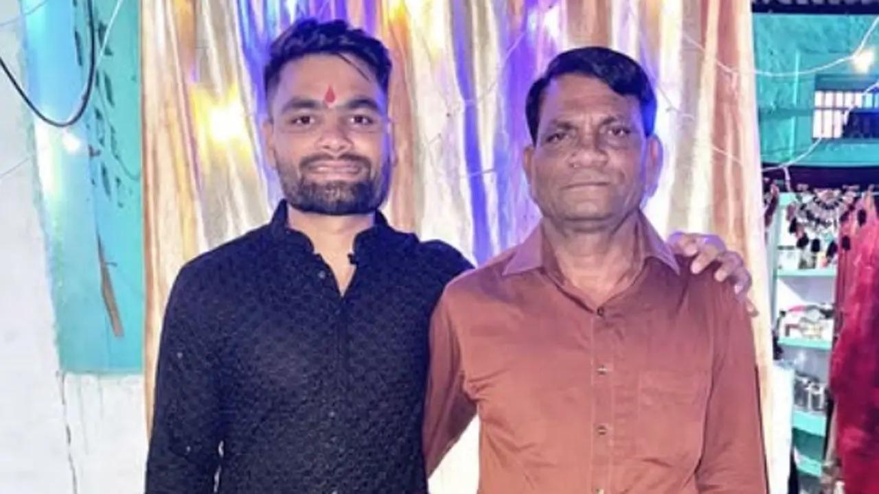 રિંકુ સિંહ પિતા ખાનચંદ સાથે (તસવીર: મિડ-ડે)