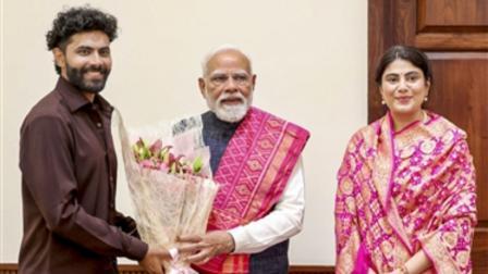 મંત્રી બન્યા પછી રીવાબા જાડેજાની પીએમ મોદી સાથે પહેલી મુલાકાત (સૌજન્ય: એજન્સી)