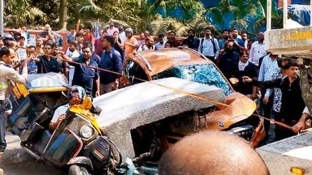 અન્ડર-કન્સ્ટ્રક્શન મેટ્રો 4નો સ્લૅબ પડ્યો, રિક્ષામાં જતી વ્યક્તિનો જીવ લઈ લીધો