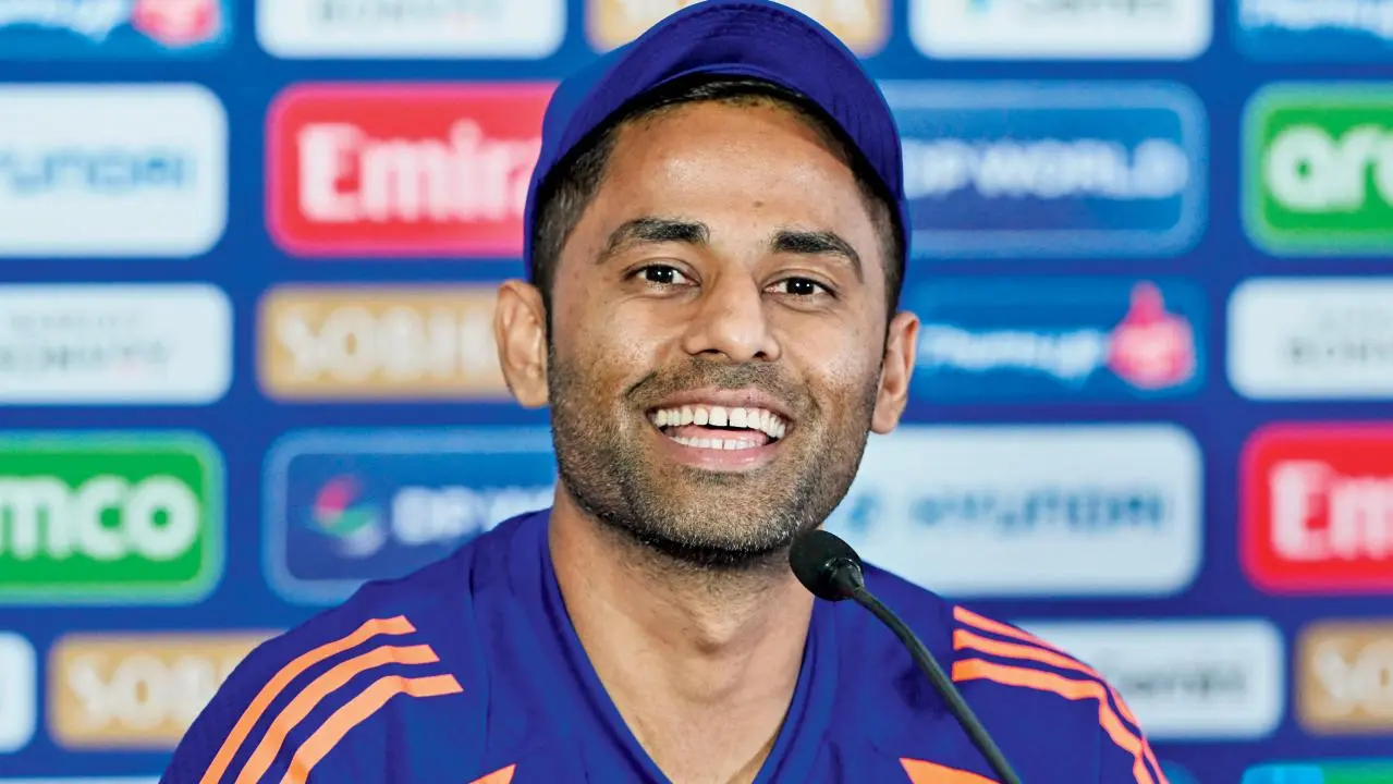 મૅચ પહેલાં પ્રેસ-કૉન્ફરન્સમાં સવાલના જવાબ આપી રહેલો સૂર્યકુમાર યાદવ.