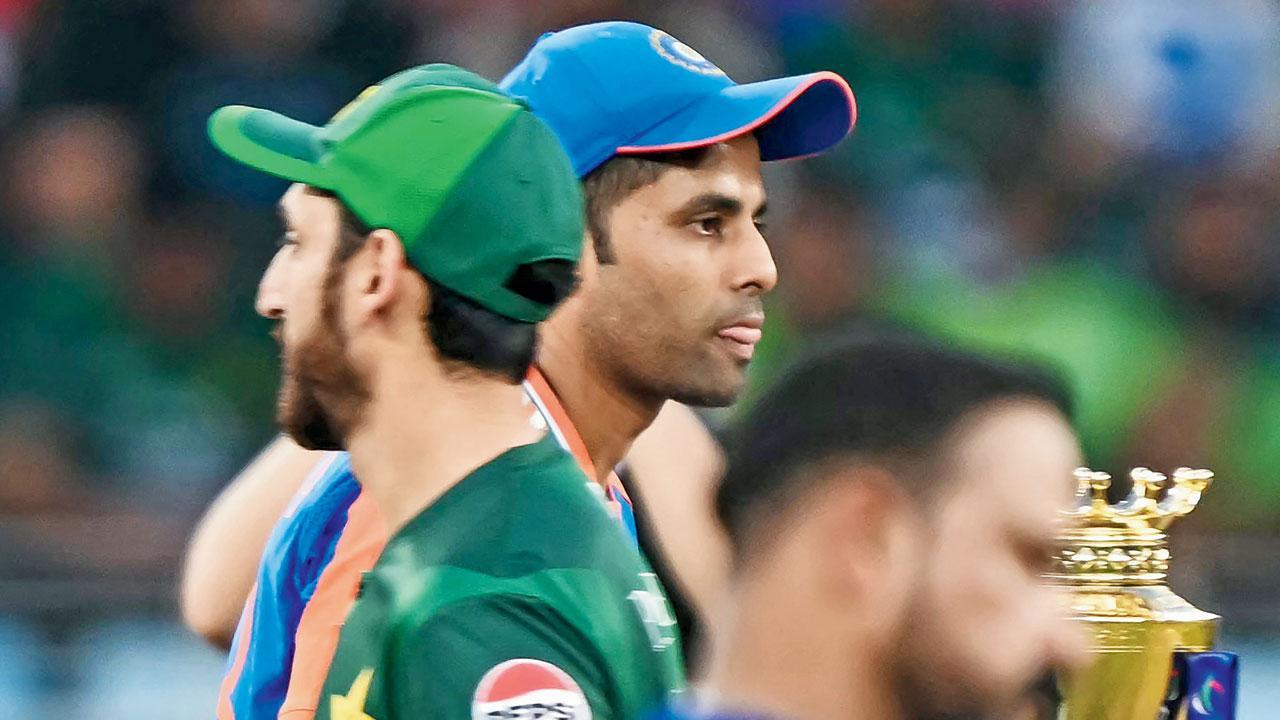 બન્ને ટીમના કૅપ્ટનની ફાઇલ તસવીર