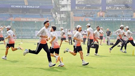 ગઈ કાલે વાનખેડેમાં પ્રૅક્ટિસ દરમ્યાન ભારતીય ટીમ (તસવીરો : અતુલ કાંબળે)