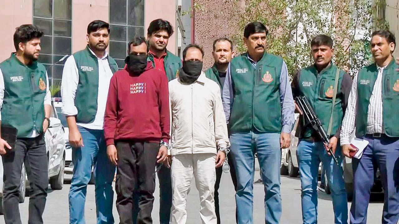 ગઈ કાલે દિલ્હી પોલીસના સ્પેશ્યલ સેલે પશ્ચિમ બંગાળથી બે બંગલાદેશી આતંકવાદીઓને પકડ્યા હતા.