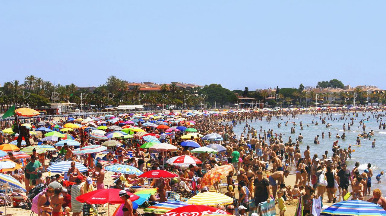 સ્પેનનો ઓવરક્રાઉડેડ બીચ