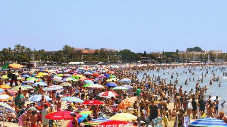 સ્પેનનો ઓવરક્રાઉડેડ બીચ