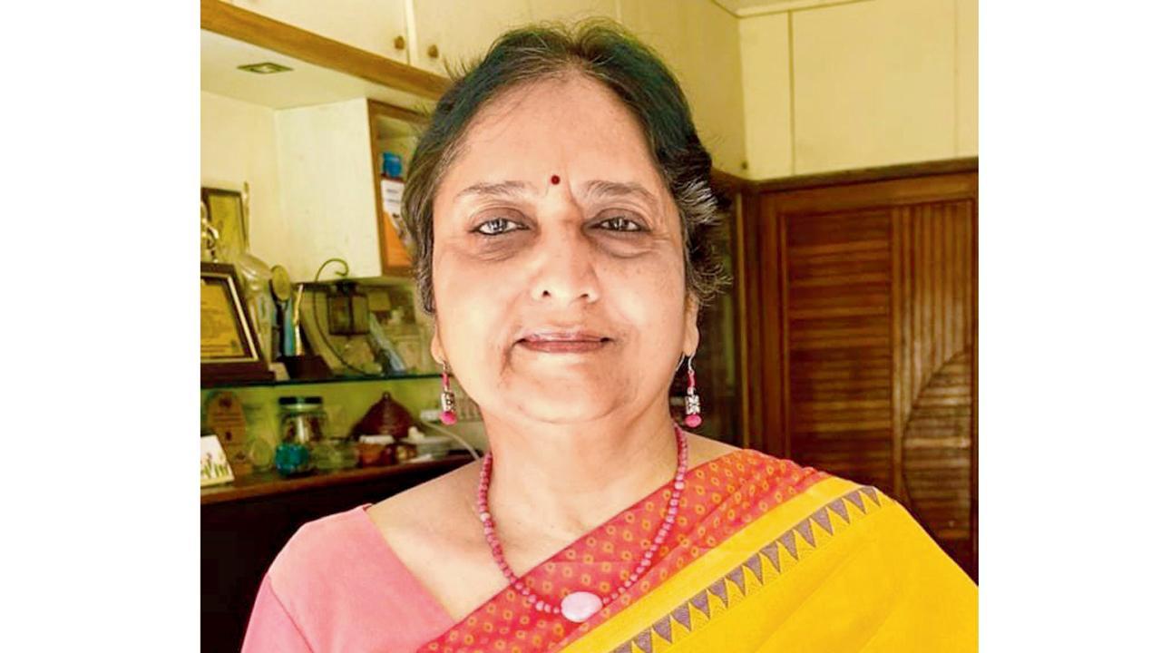 SNDT વિમેન્સ યુનિવર્સિટીનાં નિવૃત્ત પ્રોફેસર વિભૂતિ પટેલ અત્યારે મુંબઈની એક નારીસંસ્થા ‘વાચા’ ઉપરાંત ગુજરાતની બે નારીસંસ્થા સાથે જોડાયેલાં છે.