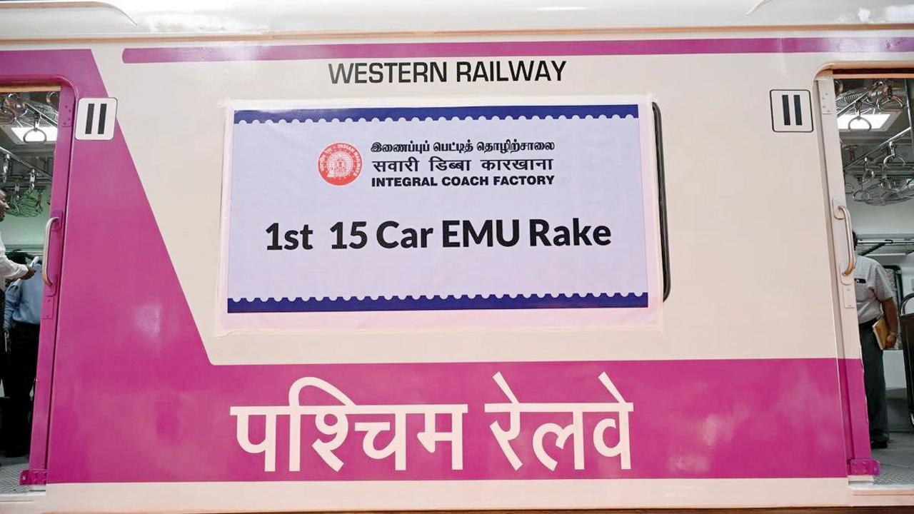 ICFએ તૈયાર કરેલી પહેલી ૧૫ ડબ્બાની રેક મુંબઈ આવવા માટે રવાના થઈ ગઈ છે